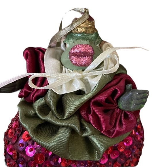 Vintage Queen Frog Red Sequined Christmas Tree Ornament - Picture 7 of 10